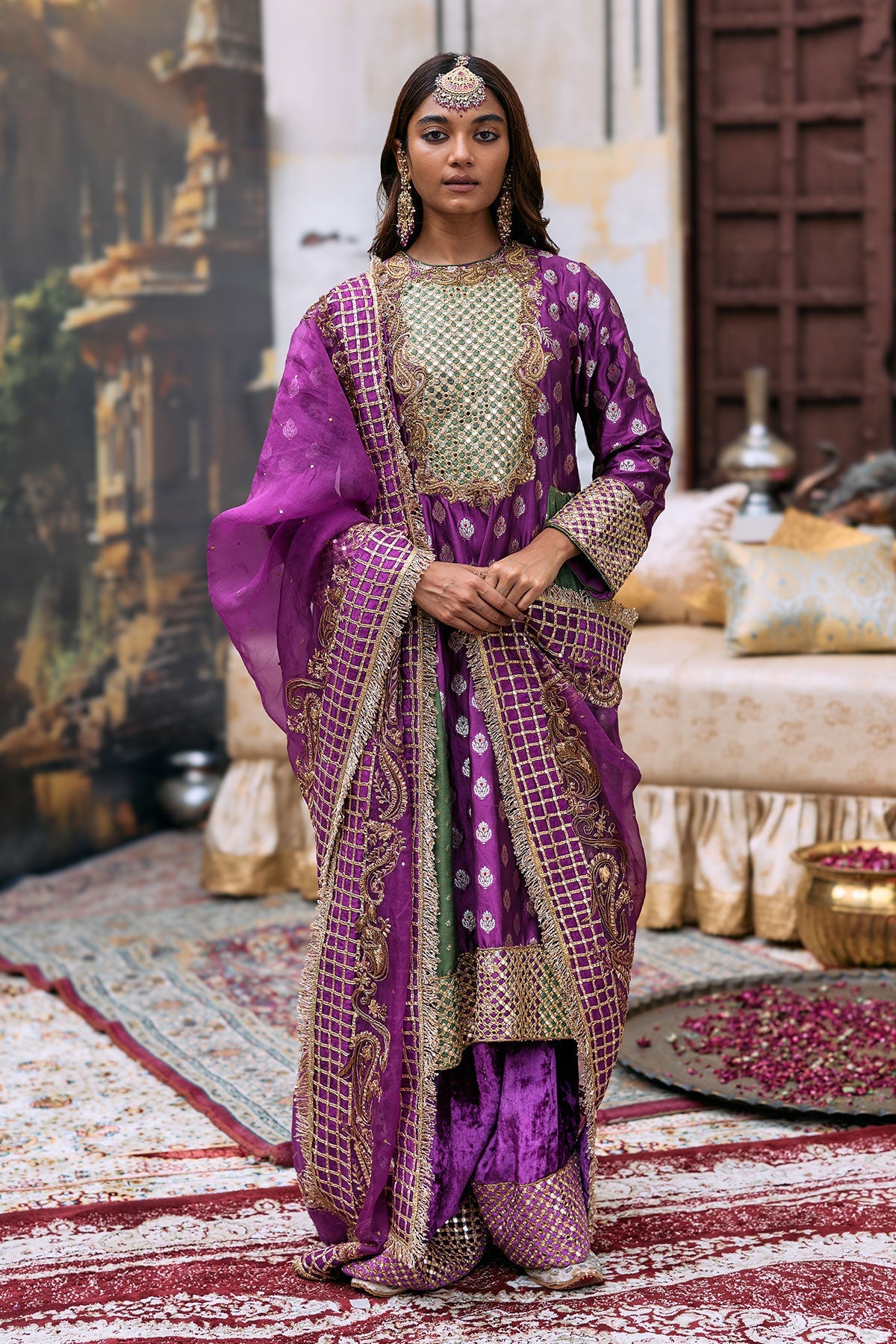 Kamandalu Suit