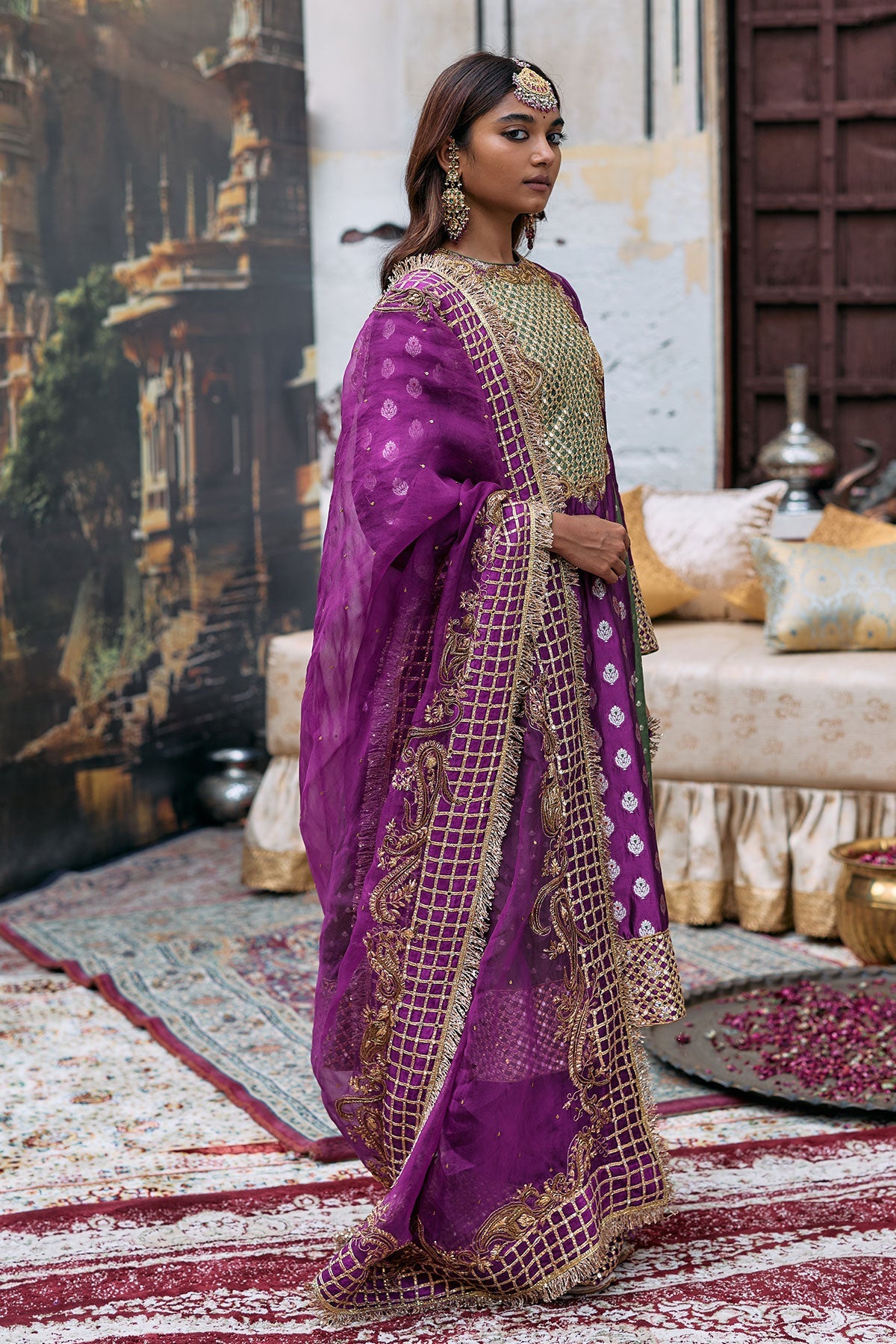 Kamandalu Suit