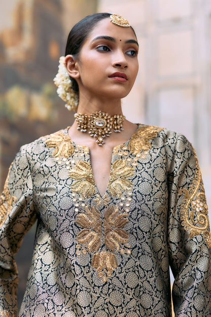 Mrinmayi Suit