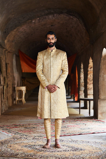 Akbar Sherwani Set