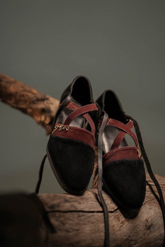 Cross Ankle-Strap Caligae In Black