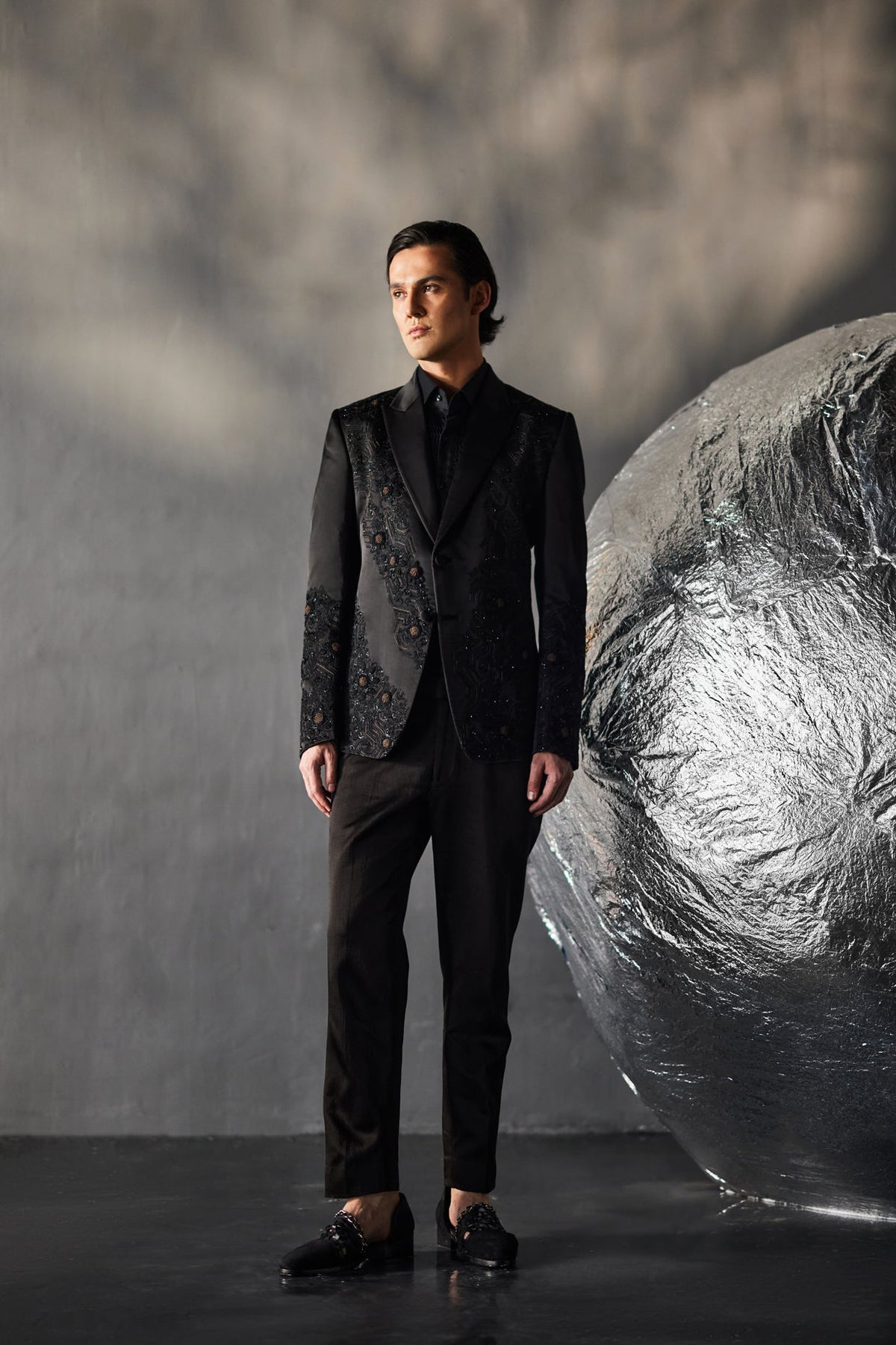 Dire Black Tux