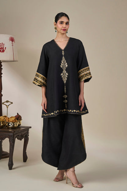Black Pinnacle Arch Kurta Set