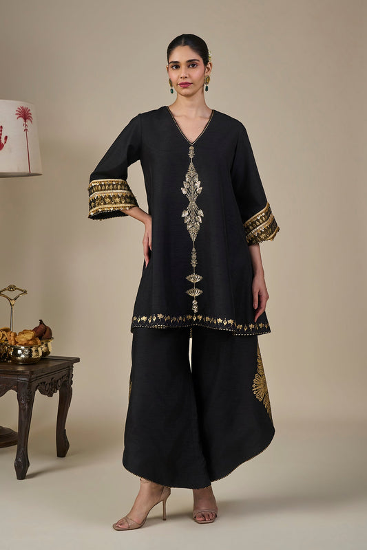 Black Pinnacle Arch Kurta Set