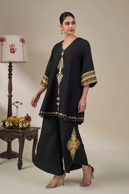 Black Pinnacle Arch Kurta Set