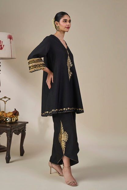 Black Pinnacle Arch Kurta Set