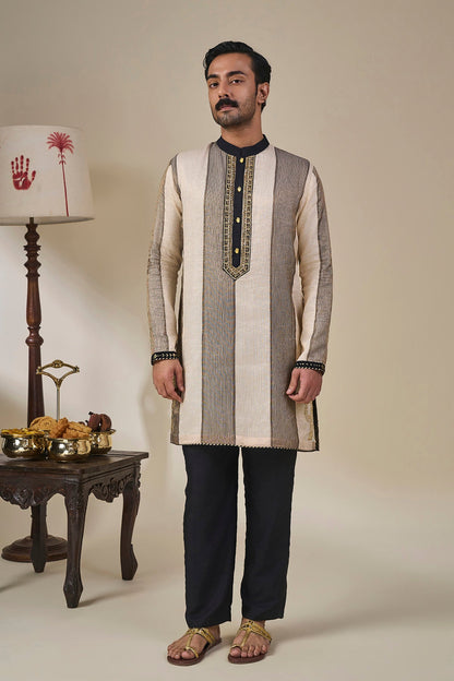 Palm Pillar Black & White Kurta