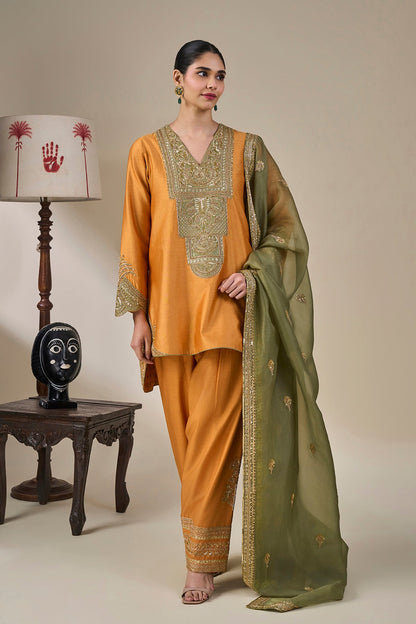 'Dil Dhoop Chaav' Kurta Set