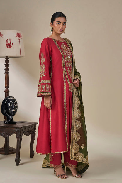 'Ishq Ilaichi' Kurta Set