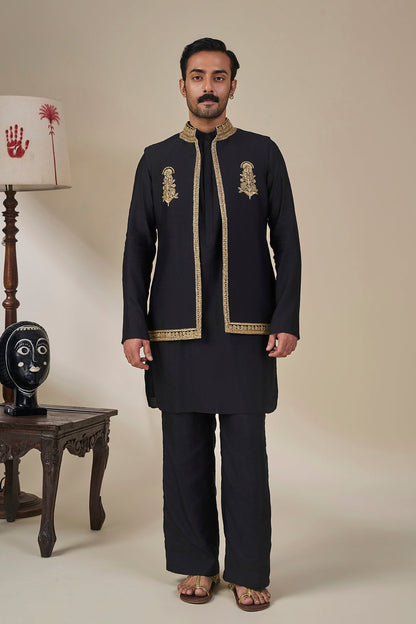 Black 'Khushboo Khwaab' Bandi Set
