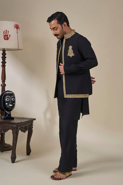 Black 'Khushboo Khwaab' Bandi Set