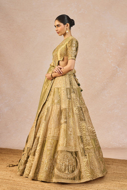 The 'Khwabon Ki Shehzadi' Lehenga