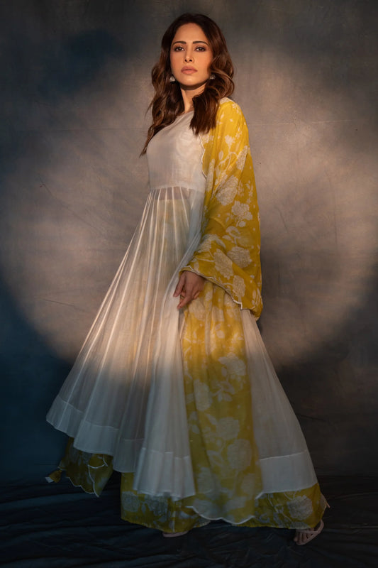 NUSHRATT BHARUCCHA IN THE LIVA ANARKALI SET – OFF WHITE