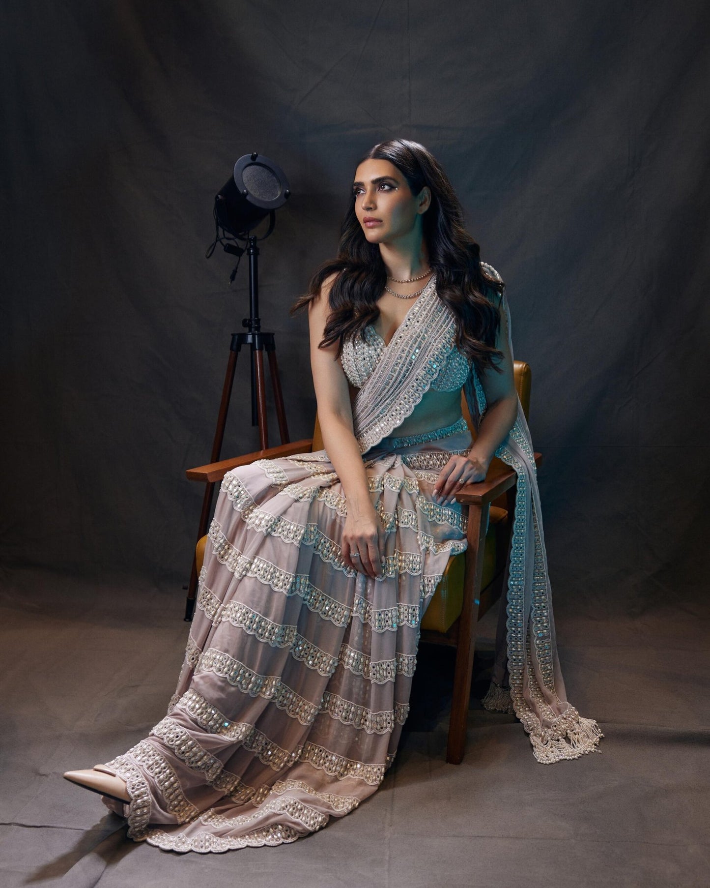 KARISHMA TANNA In Ash Pink Chandelier Pearl Drop Saree Set