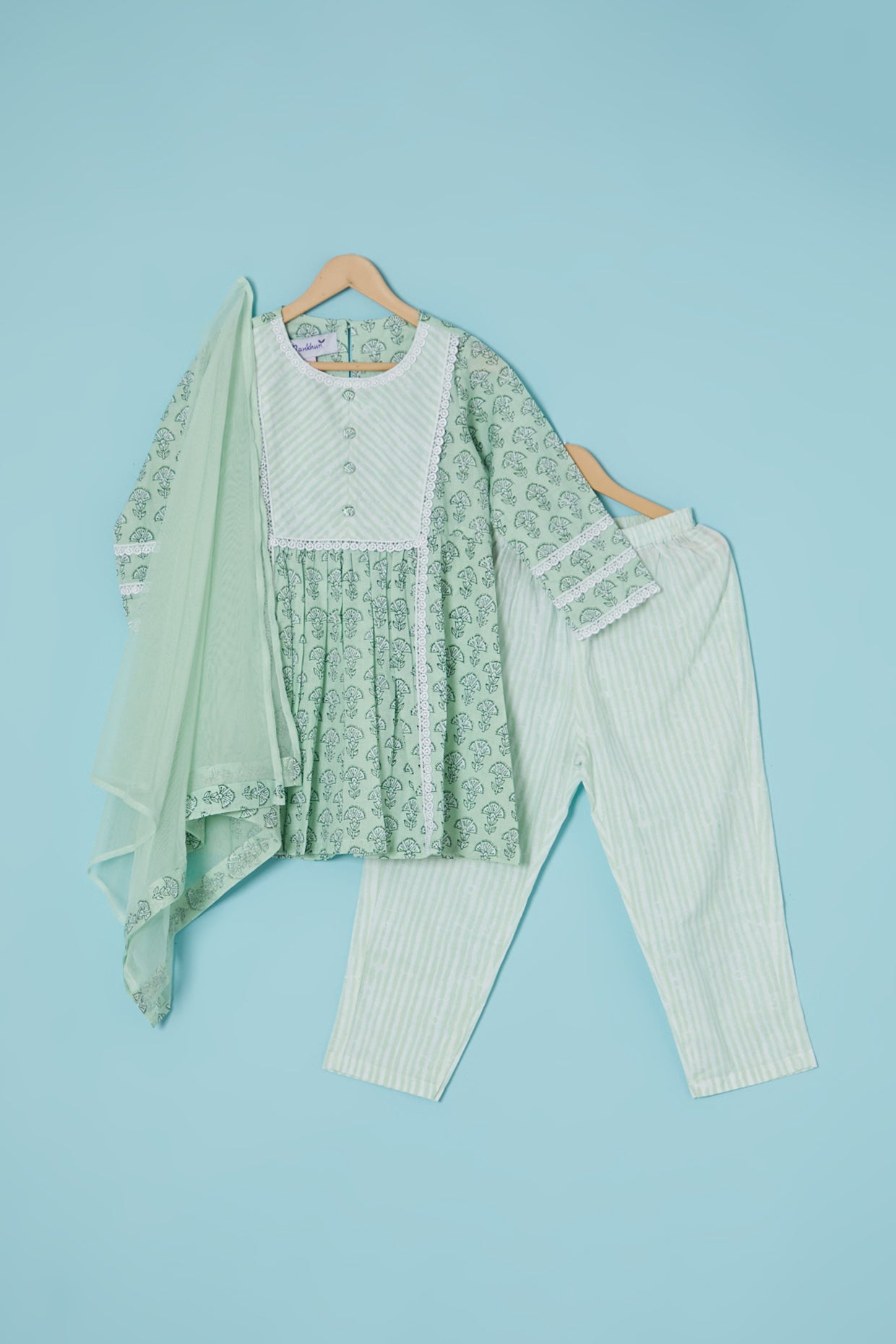 Green Cambric Cotton Printed Kurta Set For Girls by Pankhuri by Priyanka - Kids at Pernia's Pop Up Shop