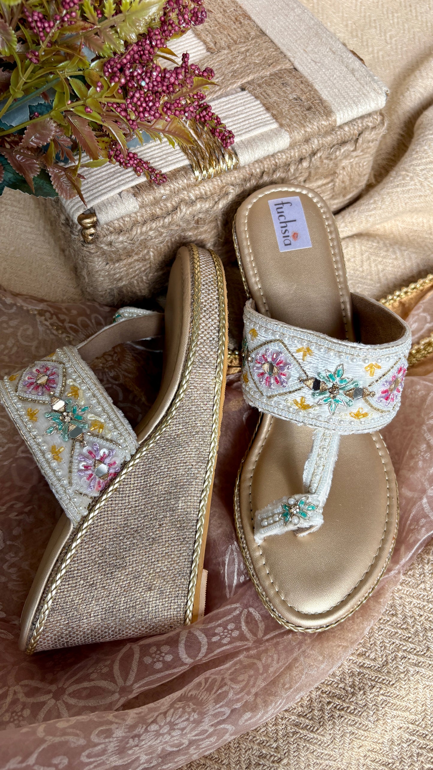 WHITE VELVET KOLHAPURI