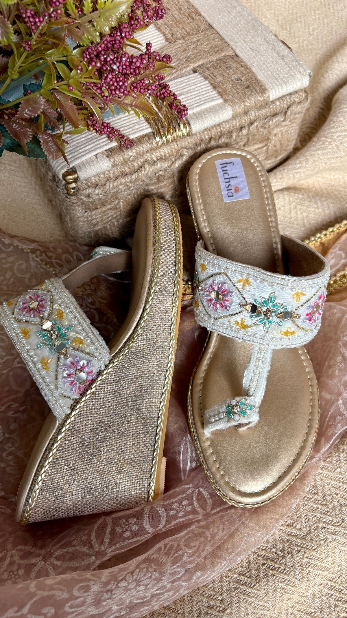 WHITE VELVET KOLHAPURI