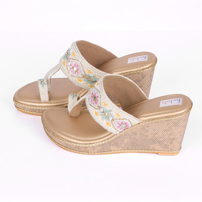 WHITE VELVET KOLHAPURI