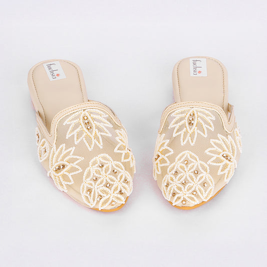 WHITE LOTUS JUTTIS