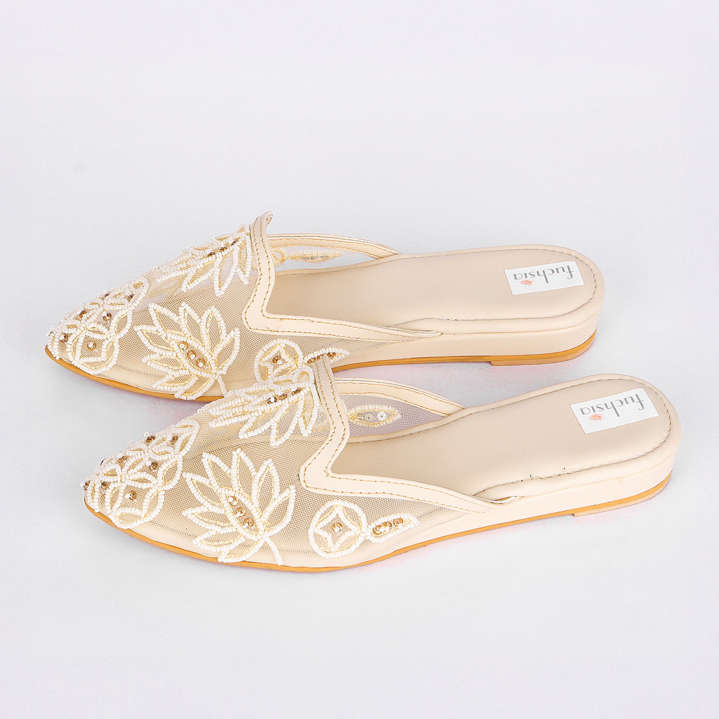 WHITE LOTUS JUTTIS