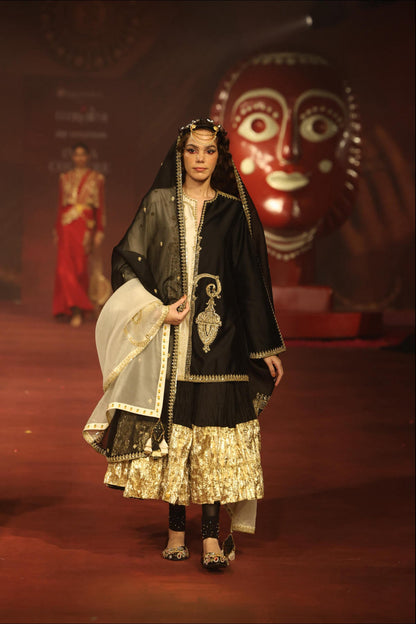 ‘Ek Tu’ Kurta Set