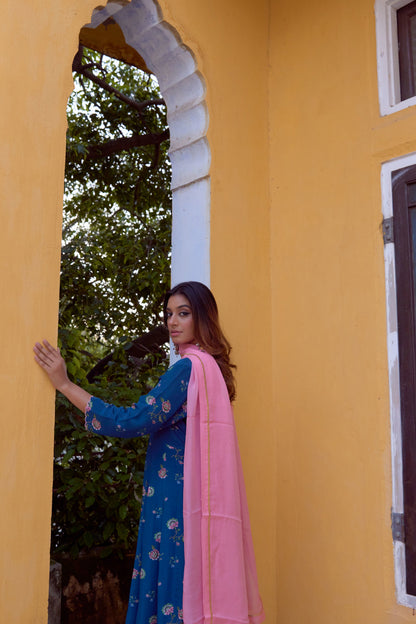 NEEL GULABI