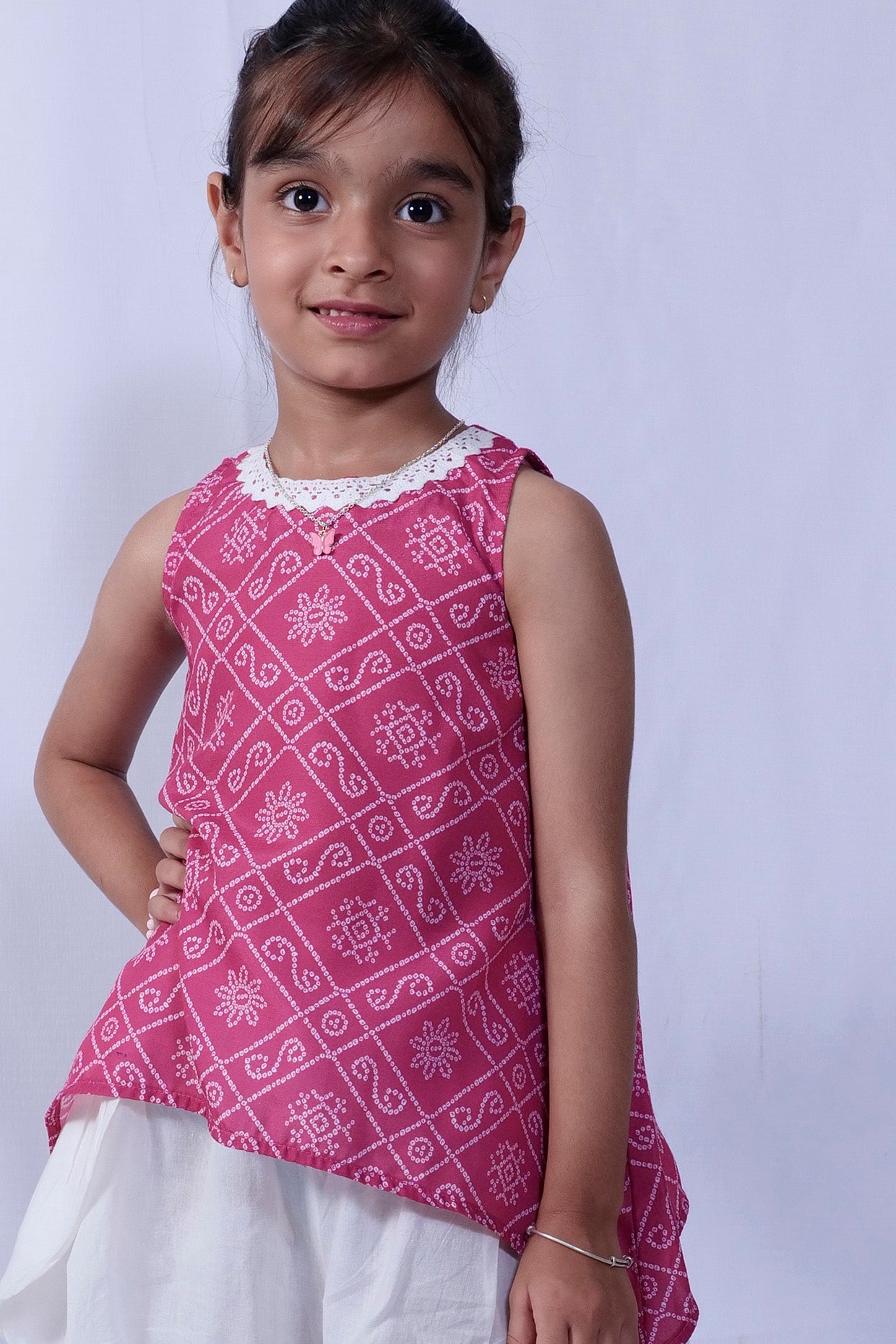 Fuchsia Bandhani Kurta Set For Girls by Pankhuri by Priyanka - Kids at Pernia's Pop Up Shop