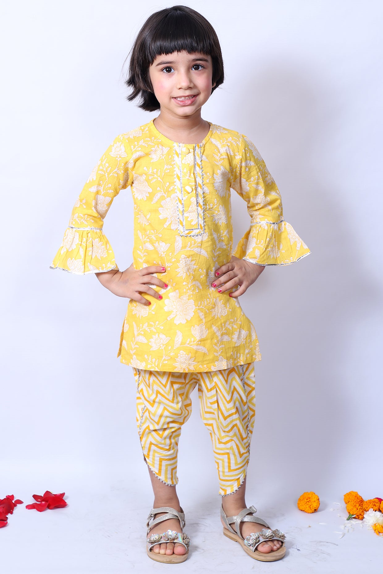 Yellow Printed Kurta Set For Girls by Pankhuri by Priyanka - Kids at Pernia's Pop Up Shop