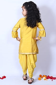 Yellow Lace Kurta Set For Girls by Pankhuri by Priyanka - Kids at Pernia's Pop Up Shop